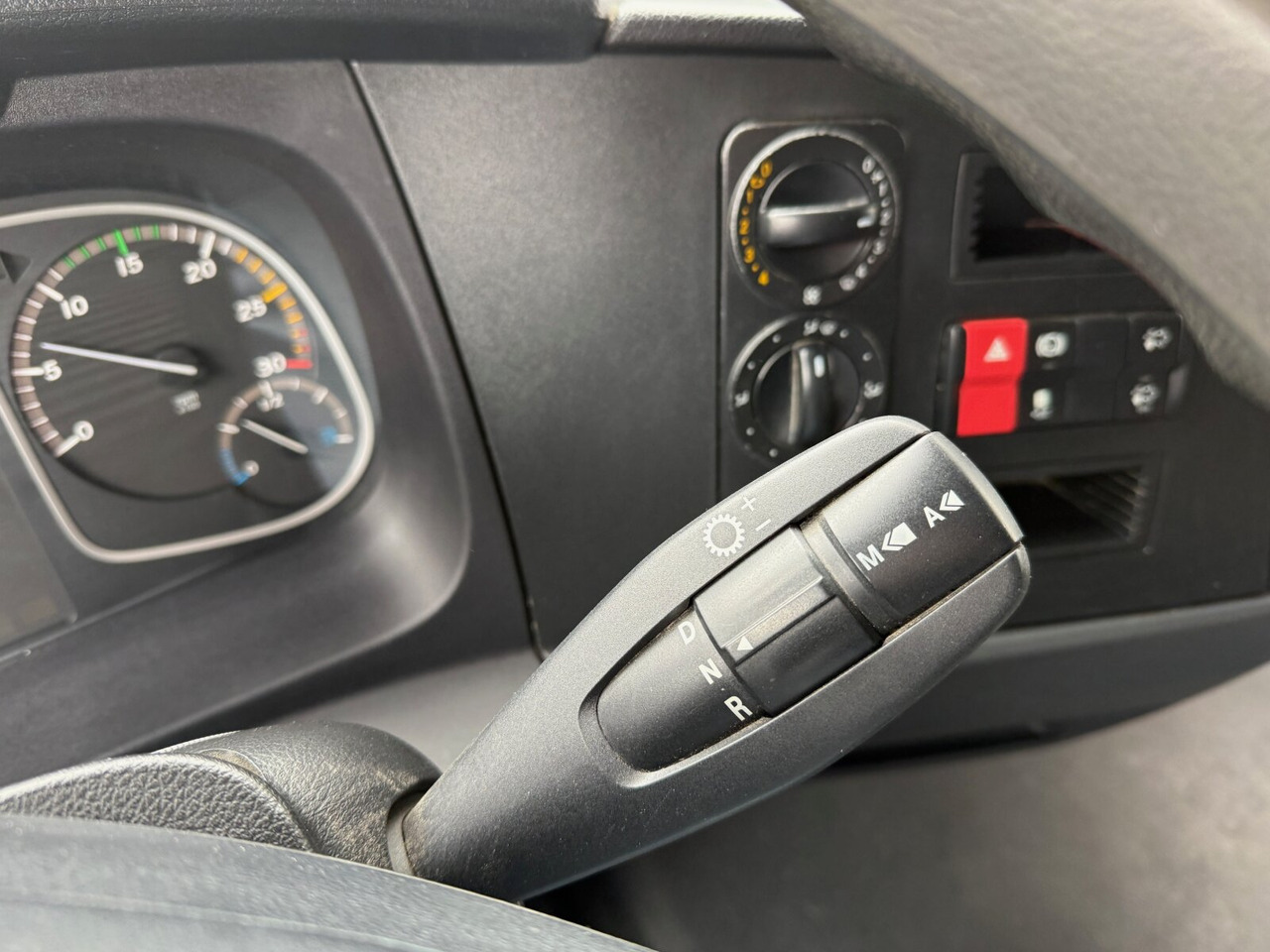 Mercedes-Benz Atego 818/23 LK 4x2 Atego 818/23 LK 4x2, 2x AHK - Kravas automašīna pašizgāzējs: foto 5 Mercedes-Benz Atego 818/23 LK 4x2 Atego 818/23 LK 4x2, 2x AHK - Kravas automašīna pašizgāzējs: foto 5