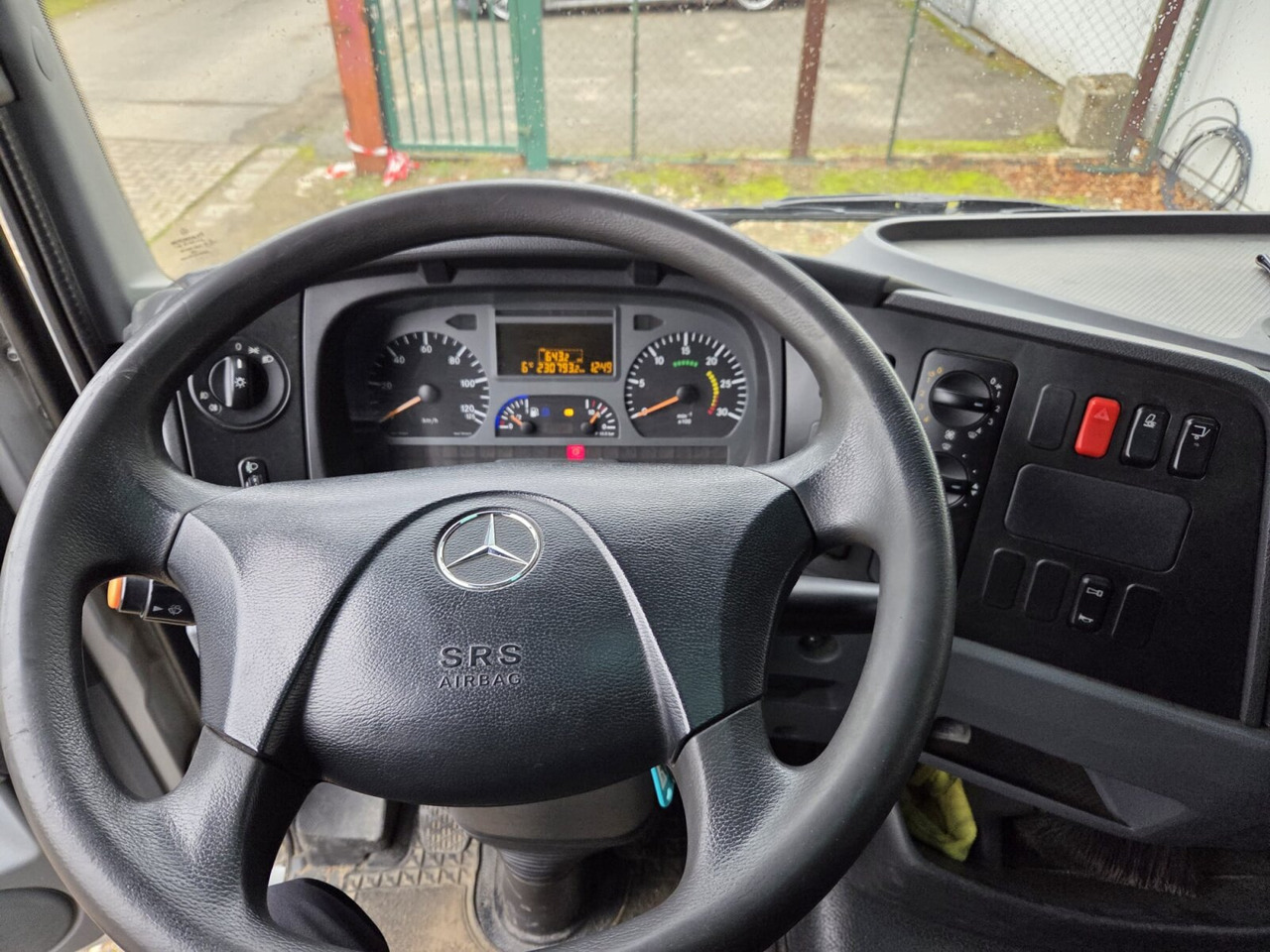 Mercedes-Benz Atego 818 4x2 Atego 818 4x2, Fahrschulausstattung, Sörensen LBW, 2x AHK - Kravas automašīna ar slēgto virsbūvi: foto 4 Mercedes-Benz Atego 818 4x2 Atego 818 4x2, Fahrschulausstattung, Sörensen LBW, 2x AHK - Kravas automašīna ar slēgto virsbūvi: foto 4