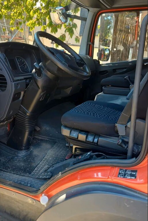 Mercedes-Benz Atego 818 LK 4x2 Atego 818 LK 4x2, Meiller-Kipper, 2 x AHK, Öl - Kravas automašīna pašizgāzējs: foto 5 Mercedes-Benz Atego 818 LK 4x2 Atego 818 LK 4x2, Meiller-Kipper, 2 x AHK, Öl - Kravas automašīna pašizgāzējs: foto 5