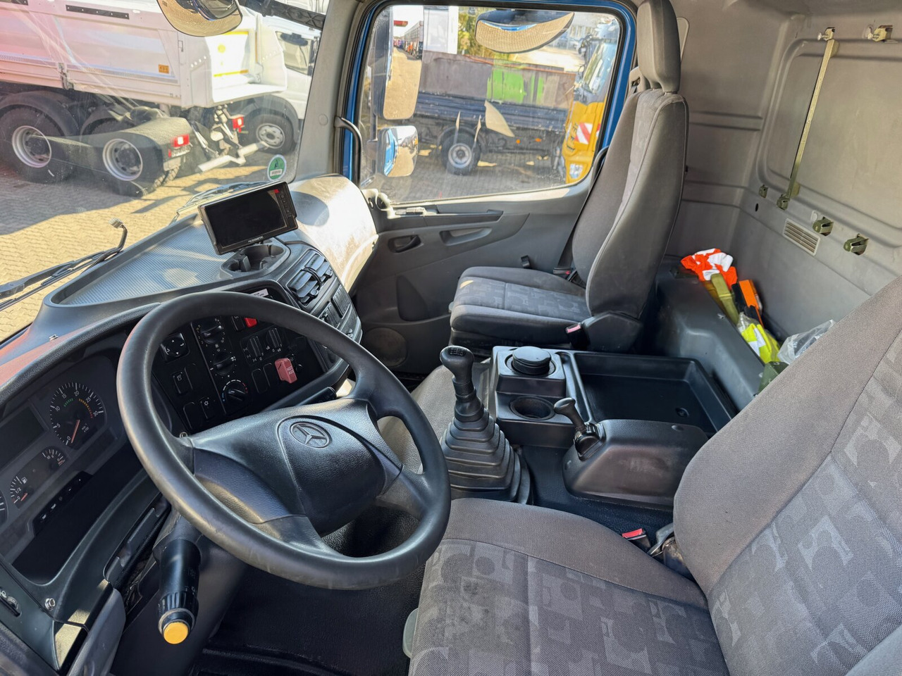 Mercedes-Benz Axor 1829 A 4x4 Axor 1829 A 4x4, Willig Tank ca. 8500l, 2 Kammern - Autocisterna: foto 5 Mercedes-Benz Axor 1829 A 4x4 Axor 1829 A 4x4, Willig Tank ca. 8500l, 2 Kammern - Autocisterna: foto 5