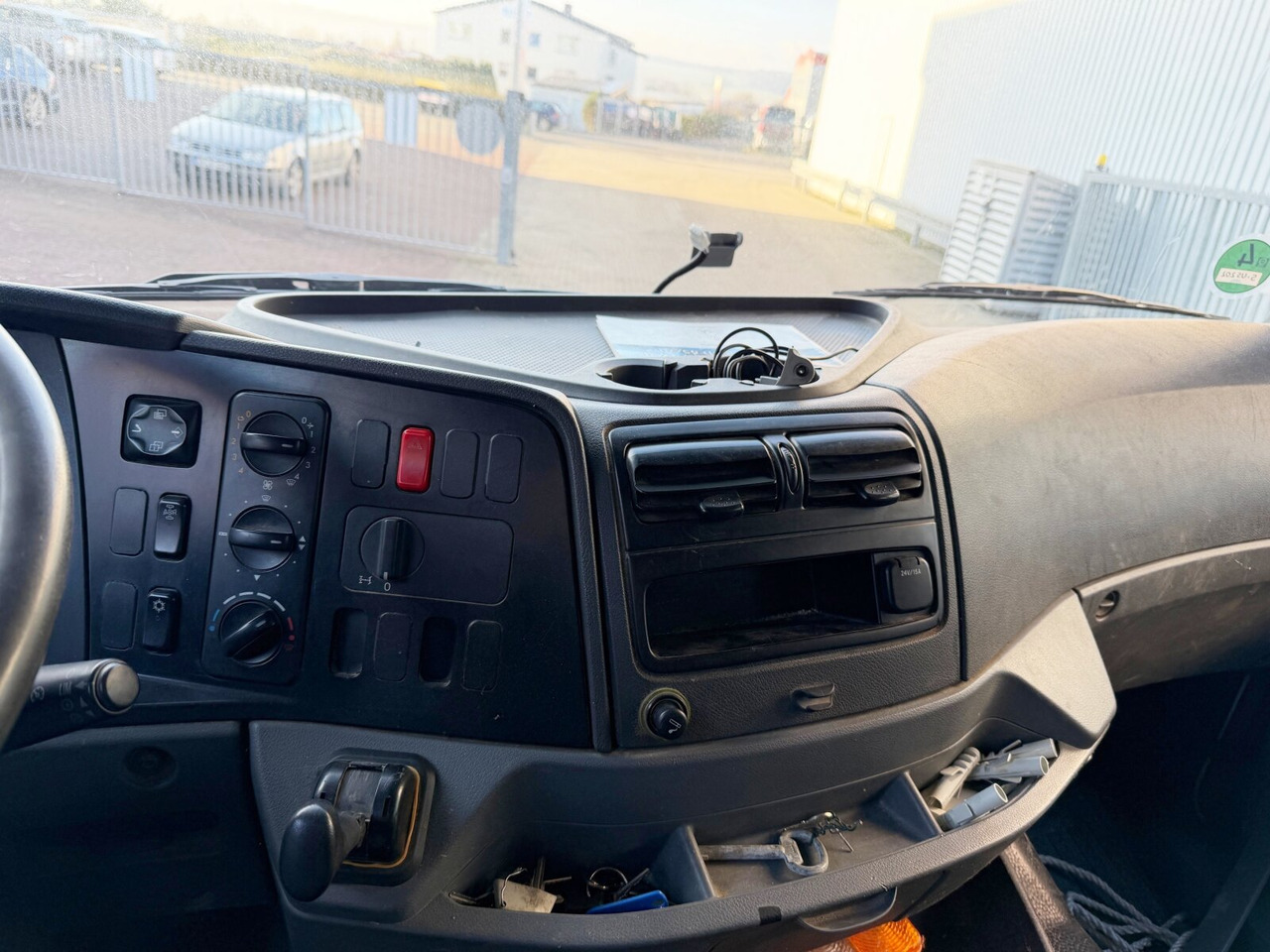 Mercedes-Benz Axor 1829 L 4x2 Axor 1829 L 4x2, 6-Sitzer - Bortu kravas automašīna/ Platforma: foto 4 Mercedes-Benz Axor 1829 L 4x2 Axor 1829 L 4x2, 6-Sitzer - Bortu kravas automašīna/ Platforma: foto 4