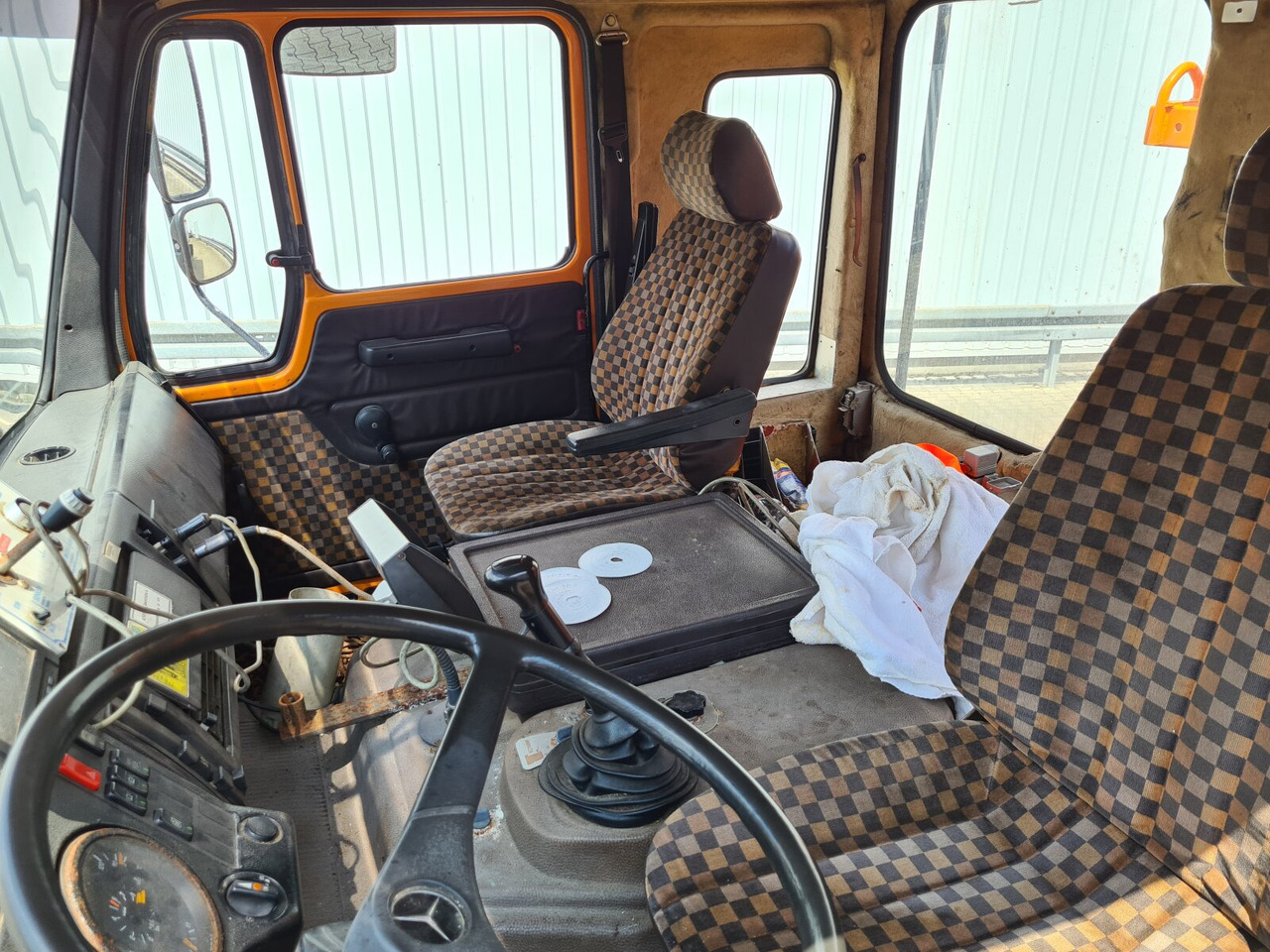 Mercedes-Benz NG 1928 A 4x4 NG 1928 A 4x4, V8-Motor, Standklima, Winterdienstaustattung - Šasija kravas automašīna: foto 4 Mercedes-Benz NG 1928 A 4x4 NG 1928 A 4x4, V8-Motor, Standklima, Winterdienstaustattung - Šasija kravas automašīna: foto 4