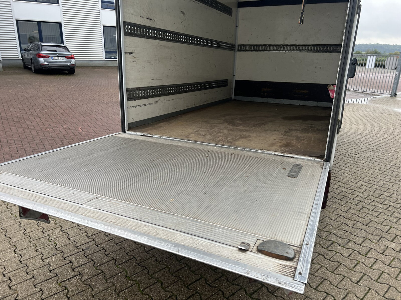 Kravas automašīna ar slēgto virsbūvi Mercedes-Benz Sprinter 313 CDI 4x2 Sprinter 313 CDI 4x2 mit LBW Sörensen: foto 14 Kravas automašīna ar slēgto virsbūvi Mercedes-Benz Sprinter 313 CDI 4x2 Sprinter 313 CDI 4x2 mit LBW Sörensen: foto 14