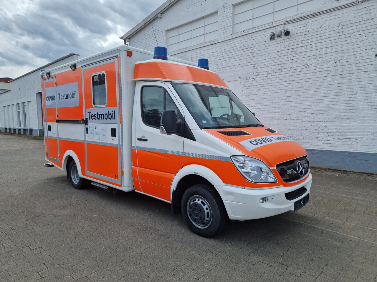 Ātrās palīdzības mašīna Mercedes-Benz Sprinter 516 CDI 4x2 Sprinter 516 CDI 4x2, Rettungswagen: foto 10