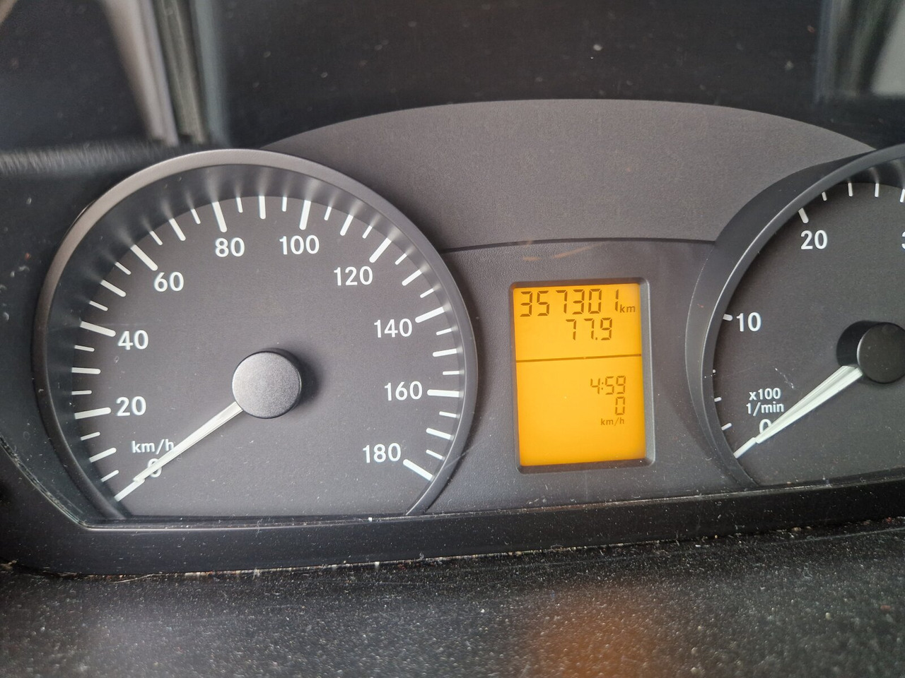 Ātrās palīdzības mašīna Mercedes-Benz Sprinter 516 CDI 4x2 Sprinter 516 CDI 4x2, Rettungswagen: foto 15