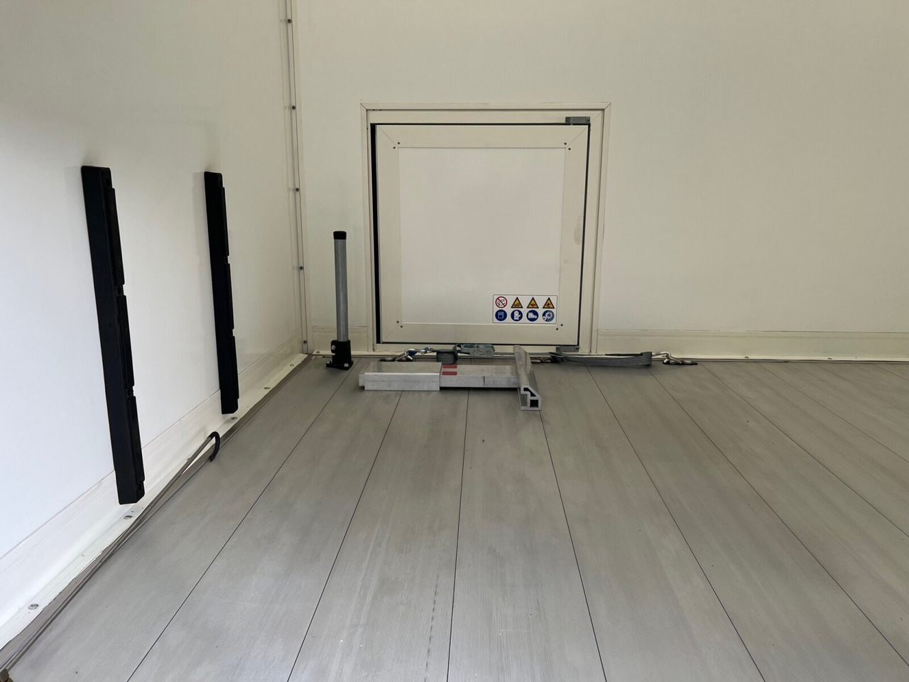 Mercedes-Benz Sprinter 516 FG 4x2 Sprinter 516 FG 4x2, MBUX, Autotransporter Comear - Kravas mikroautobuss: foto 3 Mercedes-Benz Sprinter 516 FG 4x2 Sprinter 516 FG 4x2, MBUX, Autotransporter Comear - Kravas mikroautobuss: foto 3