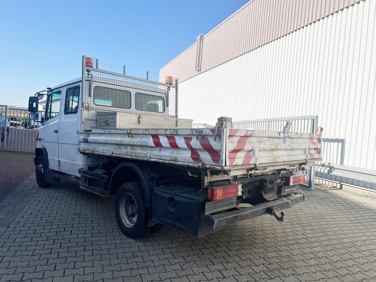 Mercedes-Benz Vario 816 D 4x2 Doka Vario 816 D 4x2 Doka, 2x AHK, Meiller Kipper - Kravas automašīna pašizgāzējs: foto 4 Mercedes-Benz Vario 816 D 4x2 Doka Vario 816 D 4x2 Doka, 2x AHK, Meiller Kipper - Kravas automašīna pašizgāzējs: foto 4