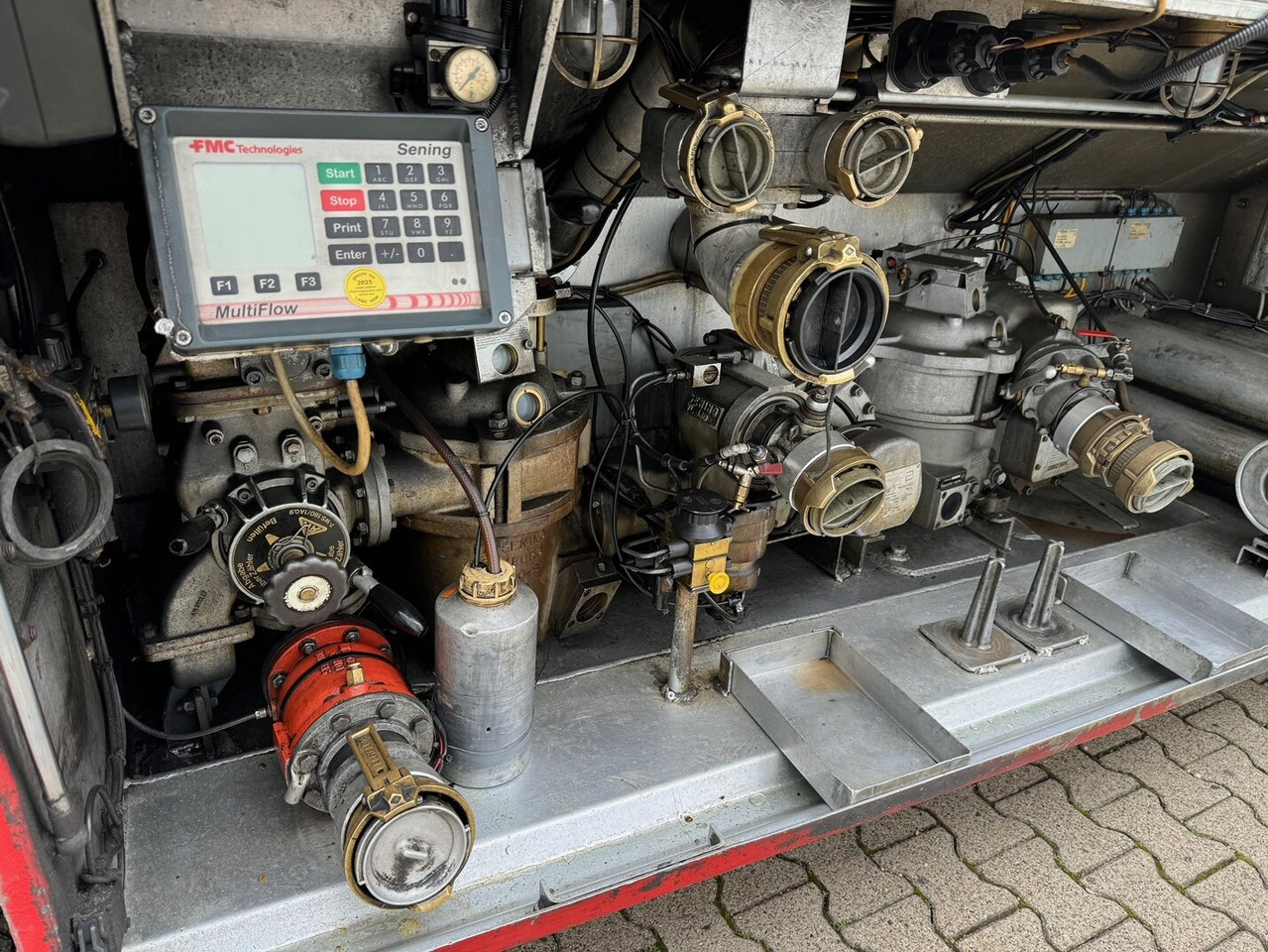 Schrader Z-STA 24-42.7/4 Tankauflieger Z-STA 24-42.7/4, 4 Kammern, ca. 42700l, 2x Liftachse, Oben-/Untenbefüllung - Puspiekabe cisterna: foto 5 Schrader Z-STA 24-42.7/4 Tankauflieger Z-STA 24-42.7/4, 4 Kammern, ca. 42700l, 2x Liftachse, Oben-/Untenbefüllung - Puspiekabe cisterna: foto 5