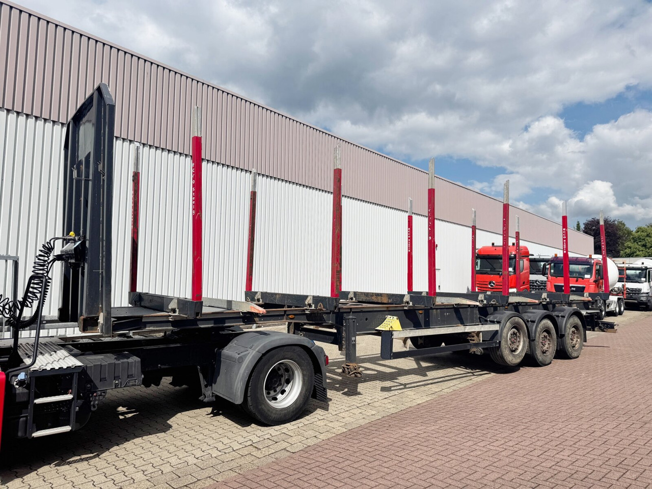 Schwarzmüller 3-Achs Holzauflieger 3-Achs Holzauflieger, Liftachse, MEHRFACH VORHANDEN! - Kokvedēja puspiekabe: foto 1 Schwarzmüller 3-Achs Holzauflieger 3-Achs Holzauflieger, Liftachse, MEHRFACH VORHANDEN! - Kokvedēja puspiekabe: foto 1