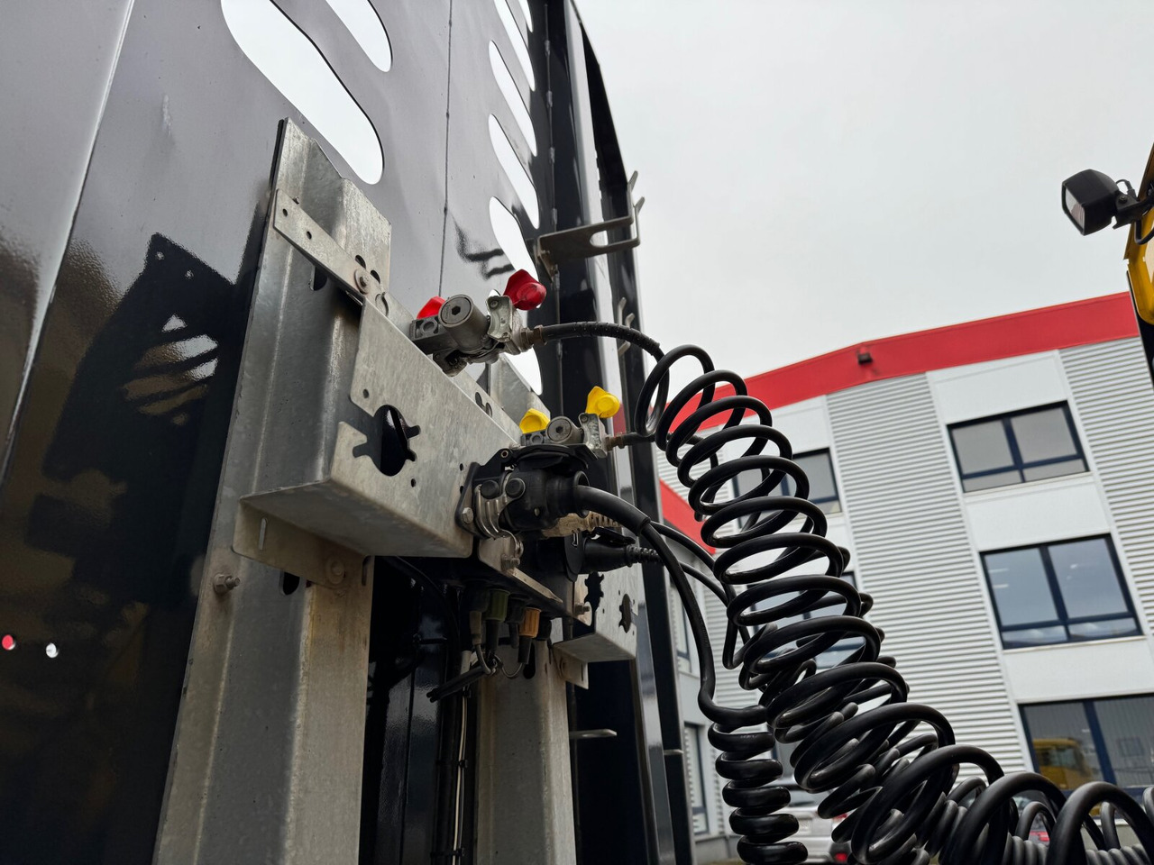 Schwarzmüller 3-Achs Holzauflieger 3-Achs Holzauflieger, Liftachse, MEHRFACH VORHANDEN! - Kokvedēja puspiekabe: foto 2 Schwarzmüller 3-Achs Holzauflieger 3-Achs Holzauflieger, Liftachse, MEHRFACH VORHANDEN! - Kokvedēja puspiekabe: foto 2