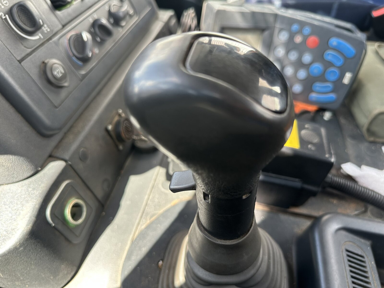 Trakker AD190T33WP 4x4 Trakker AD190T33WP 4x4, Winterdienstausstattung - Šasija kravas automašīna: foto 3 Trakker AD190T33WP 4x4 Trakker AD190T33WP 4x4, Winterdienstausstattung - Šasija kravas automašīna: foto 3