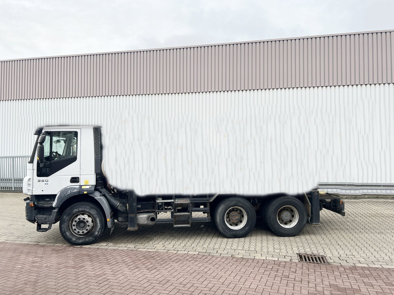 Trakker AD260T36 6x4 Trakker AD260T36 6x4 - Šasija kravas automašīna: foto 1 Trakker AD260T36 6x4 Trakker AD260T36 6x4 - Šasija kravas automašīna: foto 1