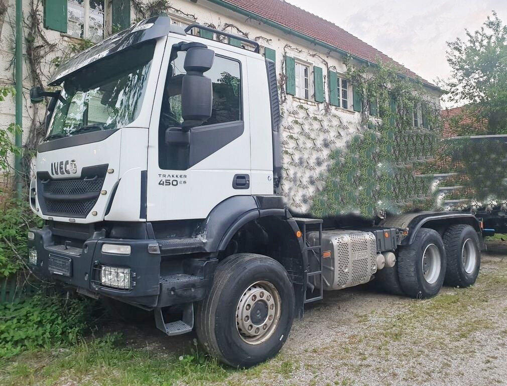 Trakker AD260T45W 6x6 Trakker AD260T45W 6x6 - Šasija kravas automašīna: foto 1 Trakker AD260T45W 6x6 Trakker AD260T45W 6x6 - Šasija kravas automašīna: foto 1