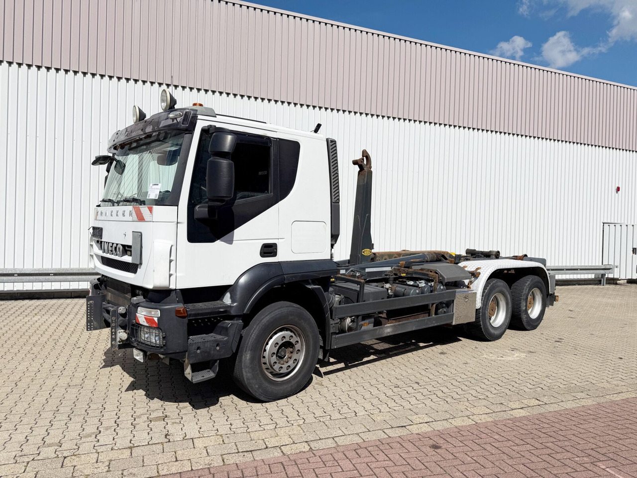 Trakker AT380T45/P 6x4 Trakker AT380T45/P 6x4, EEV - Pacēlājs ar āķi: foto 1 Trakker AT380T45/P 6x4 Trakker AT380T45/P 6x4, EEV - Pacēlājs ar āķi: foto 1