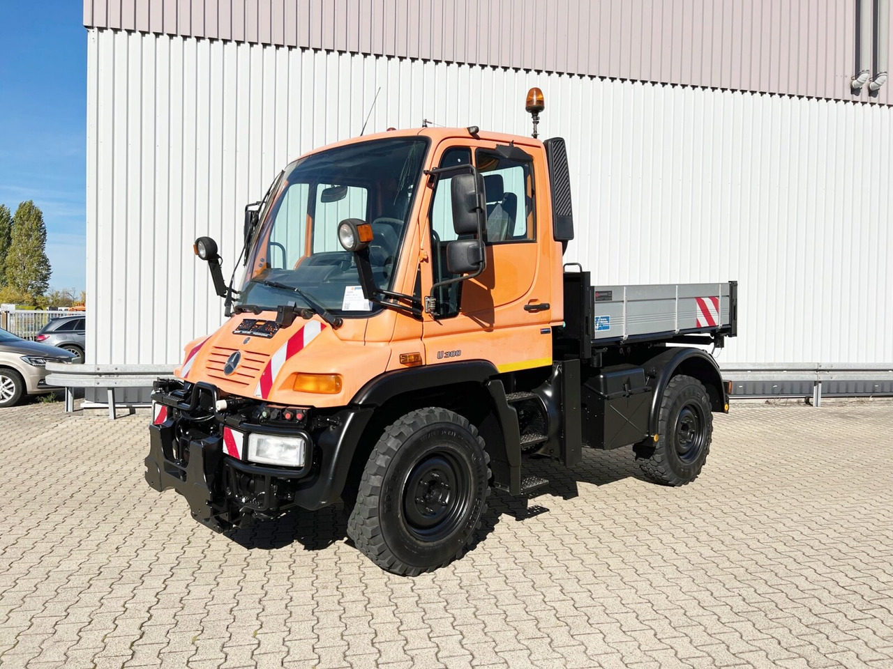 Unimog U 300 4x4 U 300 4x4, Kipper, Kommunalhydraulik, VarioPilot, Zapfwelle - Kravas automašīna pašizgāzējs, Komunālā/ Specializētā tehnika: foto 1 Unimog U 300 4x4 U 300 4x4, Kipper, Kommunalhydraulik, VarioPilot, Zapfwelle - Kravas automašīna pašizgāzējs, Komunālā/ Specializētā tehnika: foto 1