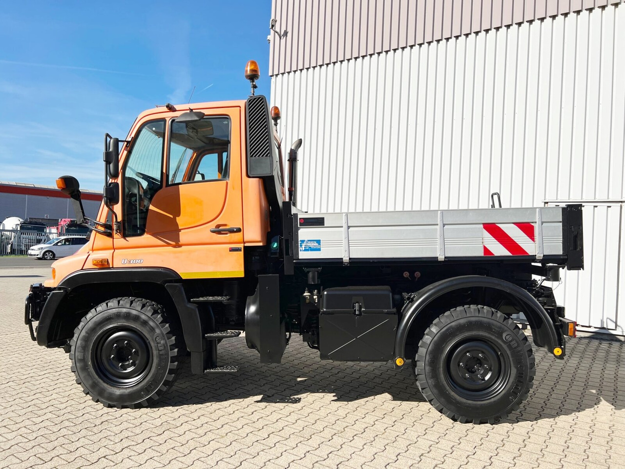 Unimog U 300 4x4 U 300 4x4, Kipper, Kommunalhydraulik, VarioPilot, Zapfwelle - Kravas automašīna pašizgāzējs, Komunālā/ Specializētā tehnika: foto 2 Unimog U 300 4x4 U 300 4x4, Kipper, Kommunalhydraulik, VarioPilot, Zapfwelle - Kravas automašīna pašizgāzējs, Komunālā/ Specializētā tehnika: foto 2