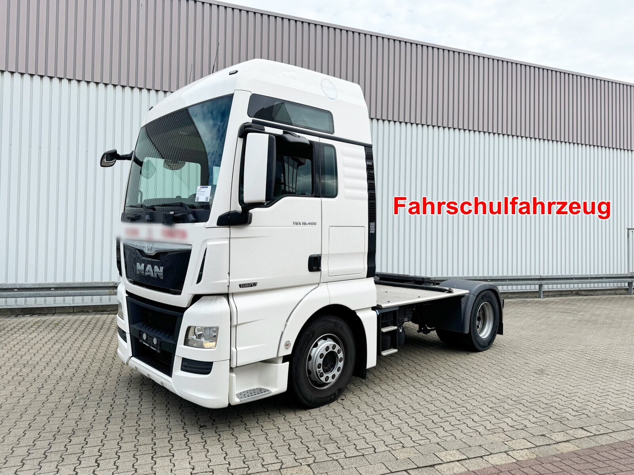 MAN TGX 18.400 4X2 BLS TGX 18.400 4X2 BLS, Fahrschule, 5 Sitzer - Vilcējs: foto 1 MAN TGX 18.400 4X2 BLS TGX 18.400 4X2 BLS, Fahrschule, 5 Sitzer - Vilcējs: foto 1