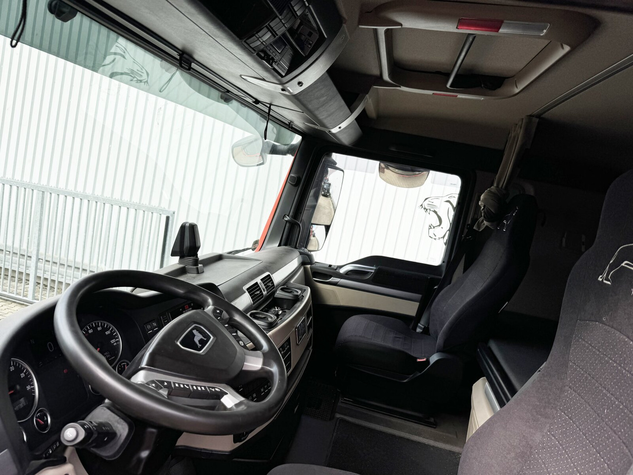 Interior photo 1: Vilcējs MAN TGX 18.500 4X4H BLS TGX 18.500 4X4H BLS, PriTarder, HydroDrive, Kipphydraulik Interior photo 1: Vilcējs MAN TGX 18.500 4X4H BLS TGX 18.500 4X4H BLS, PriTarder, HydroDrive, Kipphydraulik
