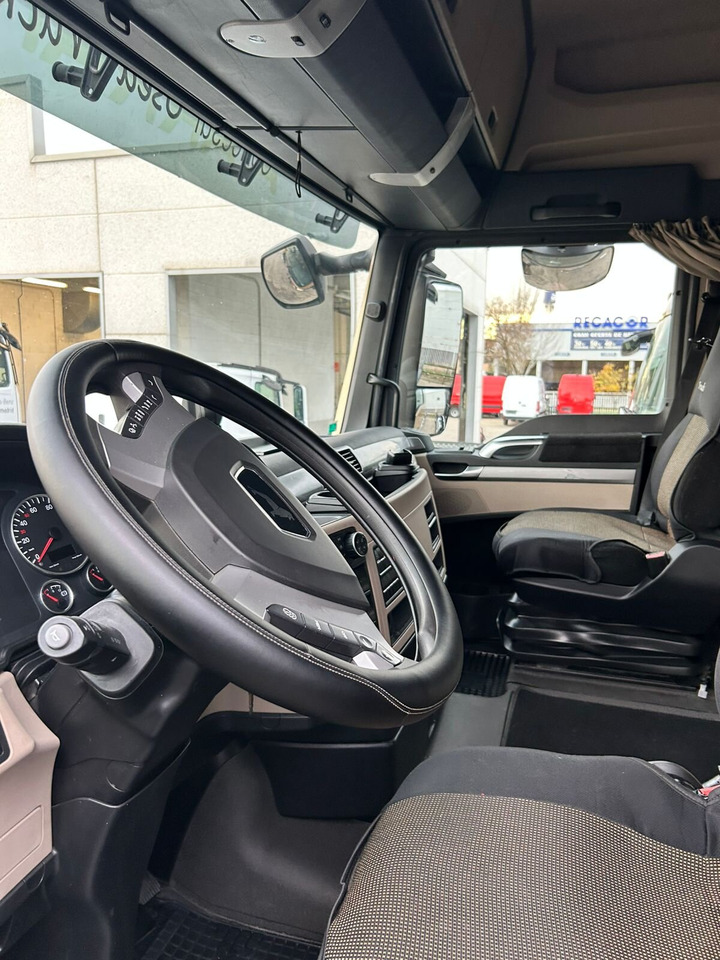 MAN TGX 33.580 6x4 BB TGX 33.580 6x4 BB, Retarder, zZGG 150.000kg - Vilcējs: foto 2 MAN TGX 33.580 6x4 BB TGX 33.580 6x4 BB, Retarder, zZGG 150.000kg - Vilcējs: foto 2