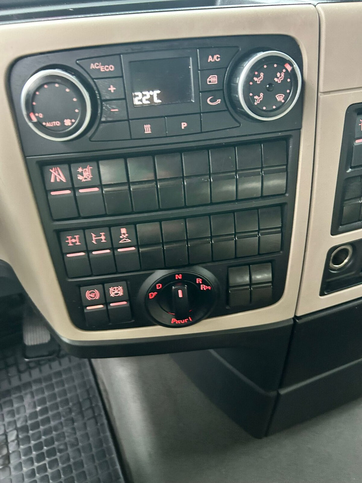 MAN TGX 33.640 6x4 BB TGX 33.640 6x4 BB, Retarder, zZGG 180.000kg - Vilcējs: foto 5 MAN TGX 33.640 6x4 BB TGX 33.640 6x4 BB, Retarder, zZGG 180.000kg - Vilcējs: foto 5