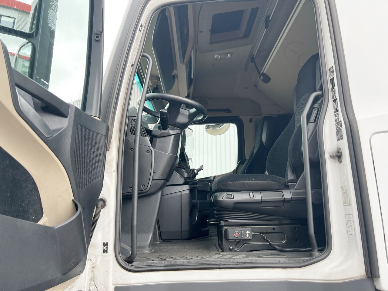 Mercedes-Benz Actros 1842 LS 4x2 Actros 1842 LS 4x2, 7x VORHANDEN - Vilcējs: foto 2 Mercedes-Benz Actros 1842 LS 4x2 Actros 1842 LS 4x2, 7x VORHANDEN - Vilcējs: foto 2