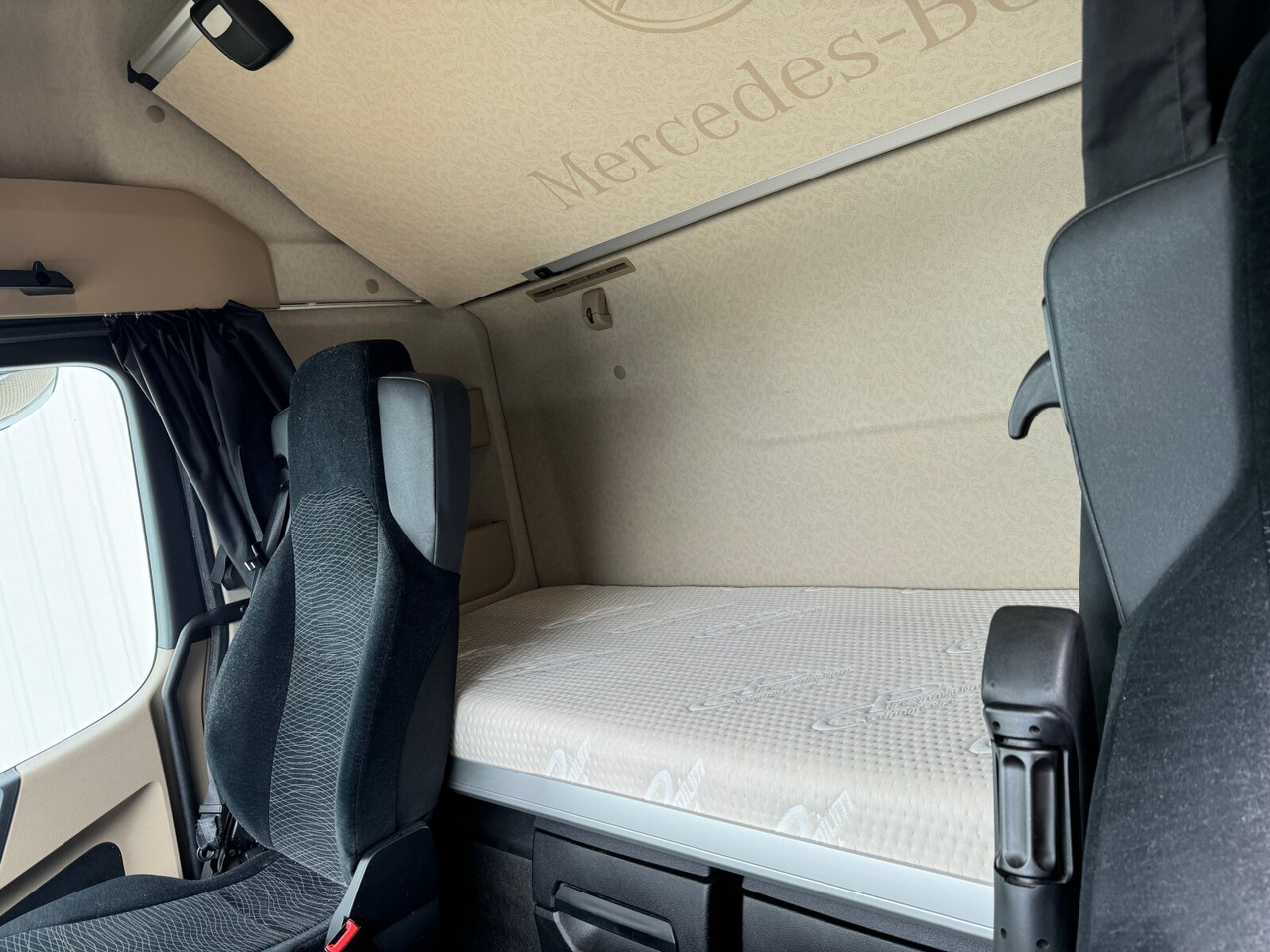 Mercedes-Benz Actros 1848 LS 4x2 Actros 1848 LS 4x2, Vollumer, Retarder - Vilcējs: foto 4 Mercedes-Benz Actros 1848 LS 4x2 Actros 1848 LS 4x2, Vollumer, Retarder - Vilcējs: foto 4