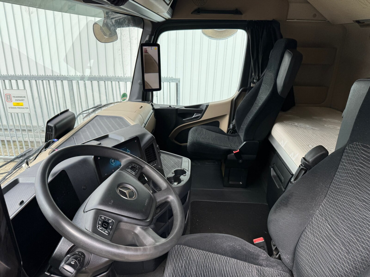 Interior photo 2: Vilcējs Mercedes-Benz Actros 1848 LS 4x2 Actros 1848 LS 4x2, Vollumer, Retarder Interior photo 2: Vilcējs Mercedes-Benz Actros 1848 LS 4x2 Actros 1848 LS 4x2, Vollumer, Retarder