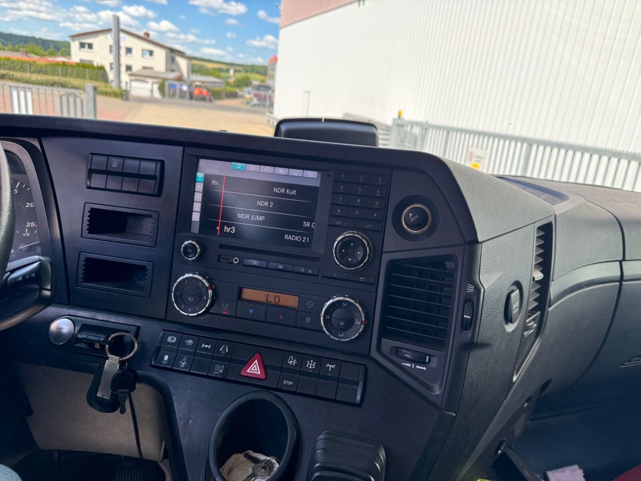 Mercedes-Benz Arocs 1845 LS 4x4 HAD Arocs 1845 LS 4x4 HAD, Retarder, Navi, HydroDrive, Kipphydraulik - Vilcējs: foto 2 Mercedes-Benz Arocs 1845 LS 4x4 HAD Arocs 1845 LS 4x4 HAD, Retarder, Navi, HydroDrive, Kipphydraulik - Vilcējs: foto 2