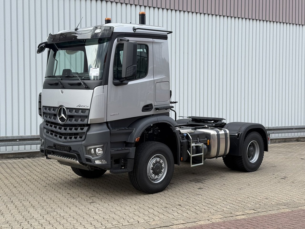 Mercedes-Benz Arocs 1853 AS 4x4 Arocs 1853 AS 4x4, Retarder, MultimediaCockpit, Navi - Vilcējs: foto 1 Mercedes-Benz Arocs 1853 AS 4x4 Arocs 1853 AS 4x4, Retarder, MultimediaCockpit, Navi - Vilcējs: foto 1
