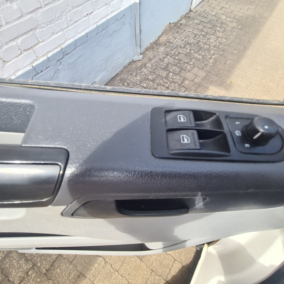 Volkswagen T5 2.0 TDI T5 2.0 TDI, Krankenwagen - Ātrās palīdzības mašīna: foto 5 Volkswagen T5 2.0 TDI T5 2.0 TDI, Krankenwagen - Ātrās palīdzības mašīna: foto 5