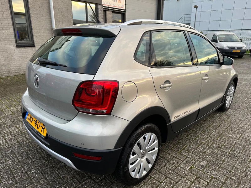 Volkswagen Polo 1.2 TSI CROSS + AUTOMATIC + 101.474 KM + APK/TUV - Hečbeks: foto 5 Volkswagen Polo 1.2 TSI CROSS + AUTOMATIC + 101.474 KM + APK/TUV - Hečbeks: foto 5