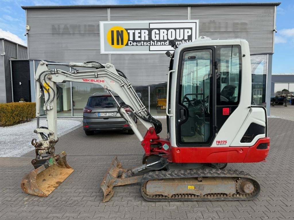 Takeuchi TB 225 V3 - Mini-ekskavators: foto 1 Takeuchi TB 225 V3 - Mini-ekskavators: foto 1