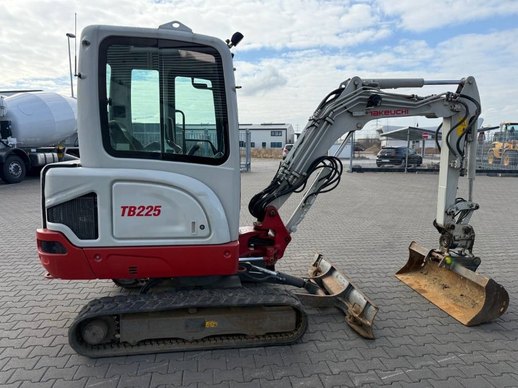 Takeuchi TB 225 V3 - Mini-ekskavators: foto 5 Takeuchi TB 225 V3 - Mini-ekskavators: foto 5