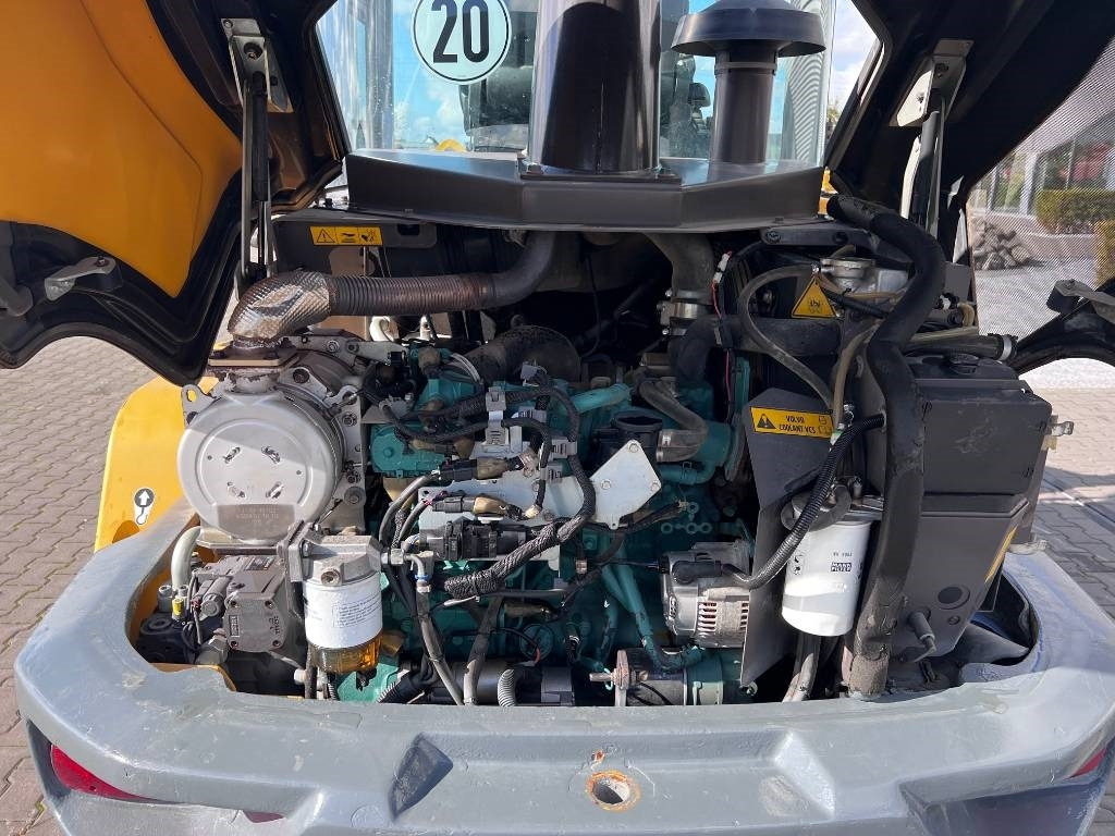 Riteņu iekrāvējs Volvo L 35 G: foto 20