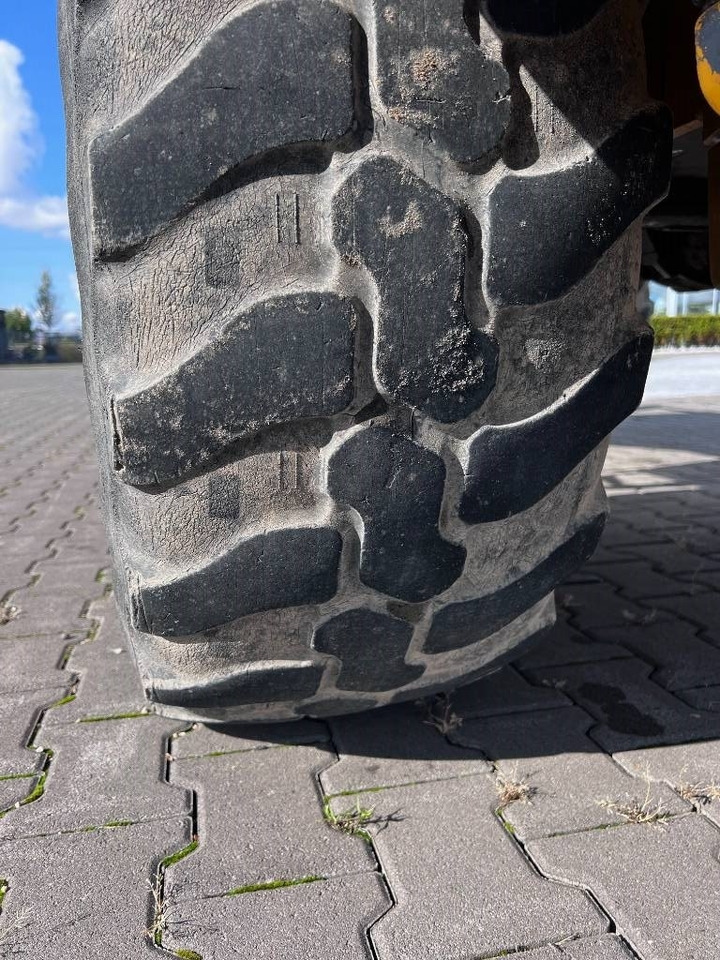 Riteņu iekrāvējs Volvo L 35 G: foto 14