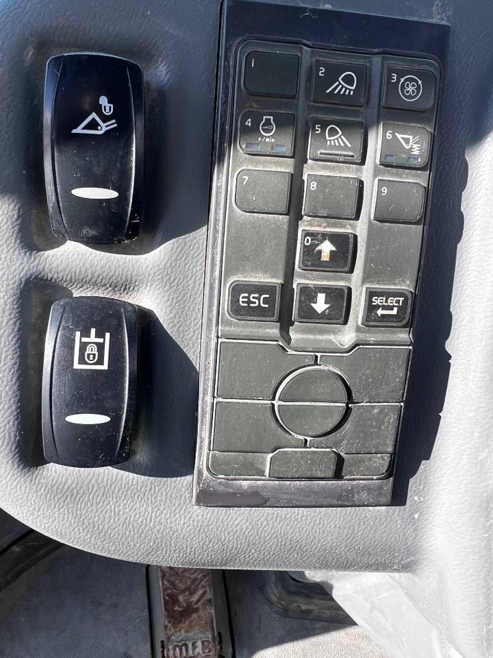 Riteņu iekrāvējs Volvo L 35 G: foto 24