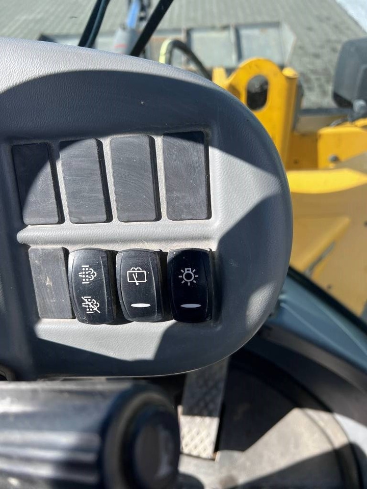 Riteņu iekrāvējs Volvo L 35 G: foto 25