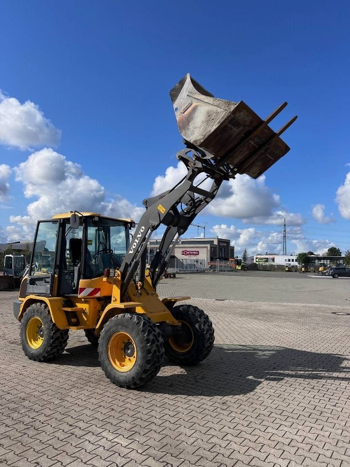 Riteņu iekrāvējs Volvo L 35 G: foto 28