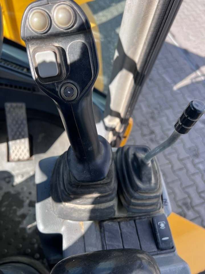 Riteņu iekrāvējs Volvo L 35 G: foto 23