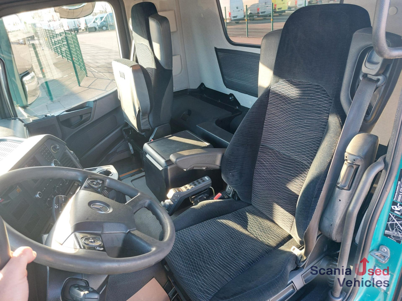 MERCEDES-BENZ Arocs 4142K Abroll Kipper HIAB XR26S51 / AP-Achsen - Kravas automašīna pašizgāzējs: foto 2 MERCEDES-BENZ Arocs 4142K Abroll Kipper HIAB XR26S51 / AP-Achsen - Kravas automašīna pašizgāzējs: foto 2