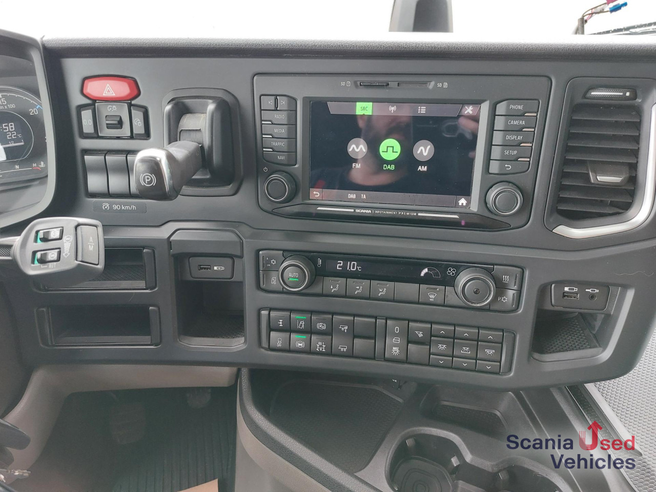 SCANIA R 460 A4x2NA 2 Kreis Hydraulik Navi Standklima Ret - Vilcējs: foto 2 SCANIA R 460 A4x2NA 2 Kreis Hydraulik Navi Standklima Ret - Vilcējs: foto 2