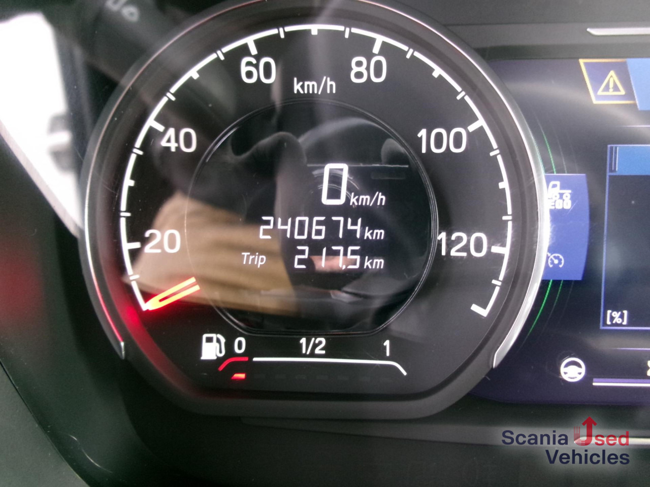SCANIA R 460 A4x2NA SUPER NAVI Standklima DAB - Vilcējs: foto 3 SCANIA R 460 A4x2NA SUPER NAVI Standklima DAB - Vilcējs: foto 3