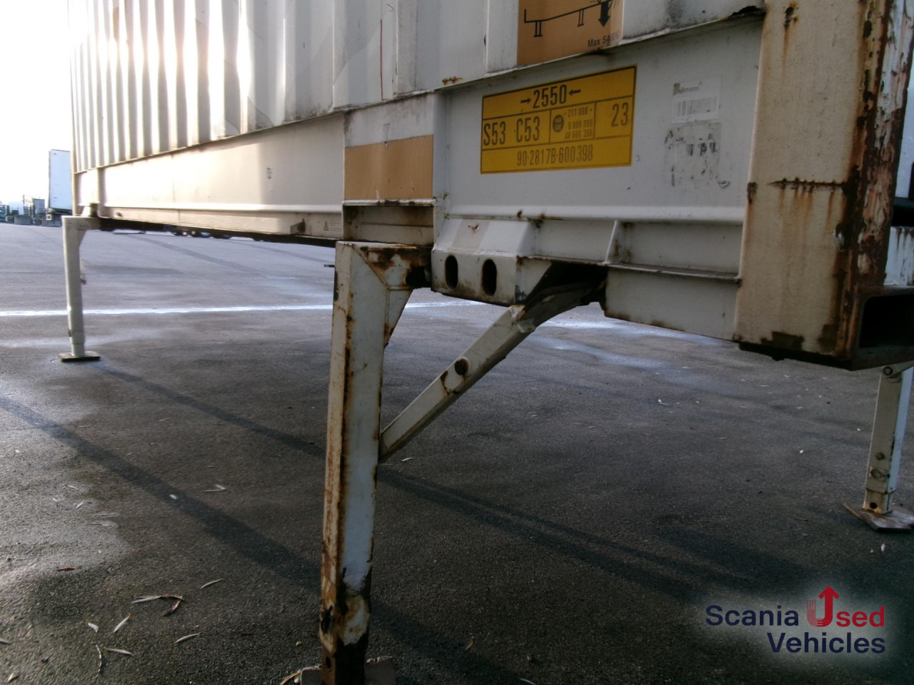 Wechselkoffer 7,45m mit Rolltor Schlüssellochwand - Piekabe slēgtā virsbūve: foto 2 Wechselkoffer 7,45m mit Rolltor Schlüssellochwand - Piekabe slēgtā virsbūve: foto 2