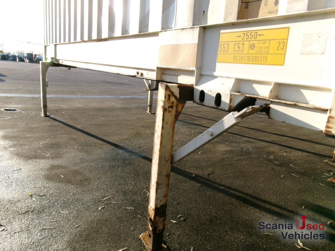 Wechselkoffer mit Rolltor und - Piekabe slēgtā virsbūve: foto 2 Wechselkoffer mit Rolltor und - Piekabe slēgtā virsbūve: foto 2