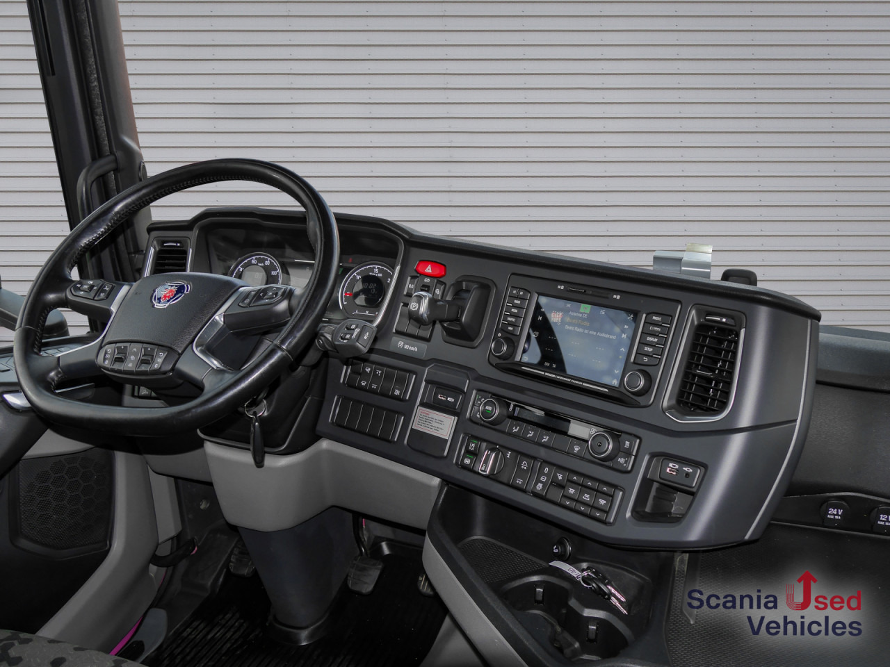 SCANIA R 410 B6x2*4NB - Pritsche / Plane / Hecktüren - - Kravas automašīna ar tentu: foto 2 SCANIA R 410 B6x2*4NB - Pritsche / Plane / Hecktüren - - Kravas automašīna ar tentu: foto 2