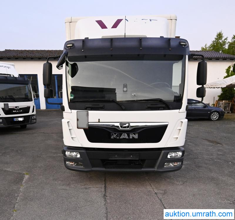 MAN MAN TGL 12.250 4x2 L/BL Koffer Ladebordwand Klimaautomatik NAVI Luftfederung Automatikgetriebe EURO 6 - Kravas automašīna ar slēgto virsbūvi: foto 3 MAN MAN TGL 12.250 4x2 L/BL Koffer Ladebordwand Klimaautomatik NAVI Luftfederung Automatikgetriebe EURO 6 - Kravas automašīna ar slēgto virsbūvi: foto 3