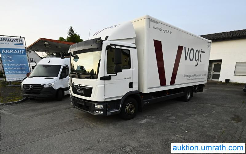 MAN MAN TGL 12.250 4x2 L/BL Koffer Ladebordwand Klimaautomatik NAVI Luftfederung Automatikgetriebe EURO 6 - Kravas automašīna ar slēgto virsbūvi: foto 2 MAN MAN TGL 12.250 4x2 L/BL Koffer Ladebordwand Klimaautomatik NAVI Luftfederung Automatikgetriebe EURO 6 - Kravas automašīna ar slēgto virsbūvi: foto 2