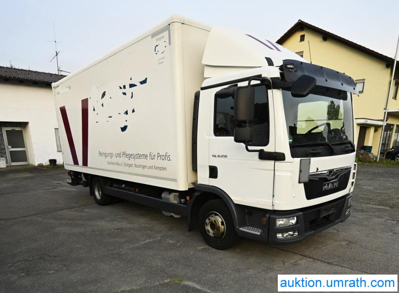MAN MAN TGL 12.250 4x2 L/BL Koffer Ladebordwand Klimaautomatik NAVI Luftfederung Automatikgetriebe EURO 6 - Kravas automašīna ar slēgto virsbūvi: foto 4 MAN MAN TGL 12.250 4x2 L/BL Koffer Ladebordwand Klimaautomatik NAVI Luftfederung Automatikgetriebe EURO 6 - Kravas automašīna ar slēgto virsbūvi: foto 4