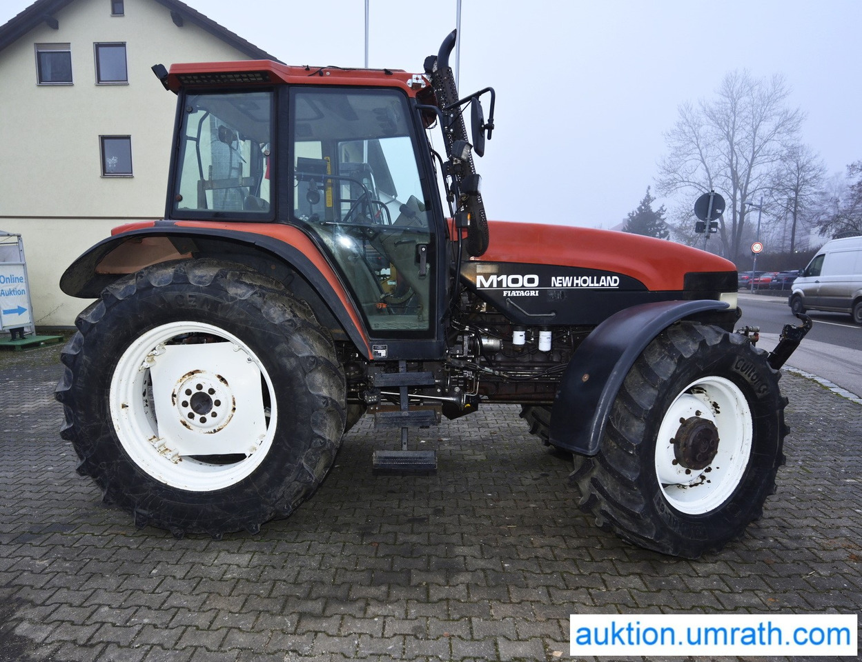 NEW HOLLAND M100 4x4 - Traktors: foto 4 NEW HOLLAND M100 4x4 - Traktors: foto 4
