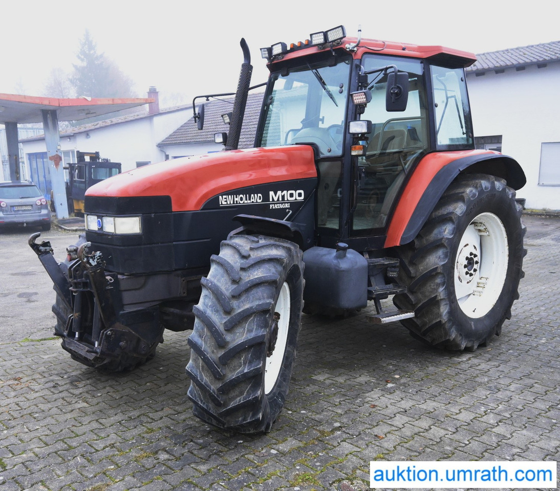 NEW HOLLAND M100 4x4 - Traktors: foto 1 NEW HOLLAND M100 4x4 - Traktors: foto 1